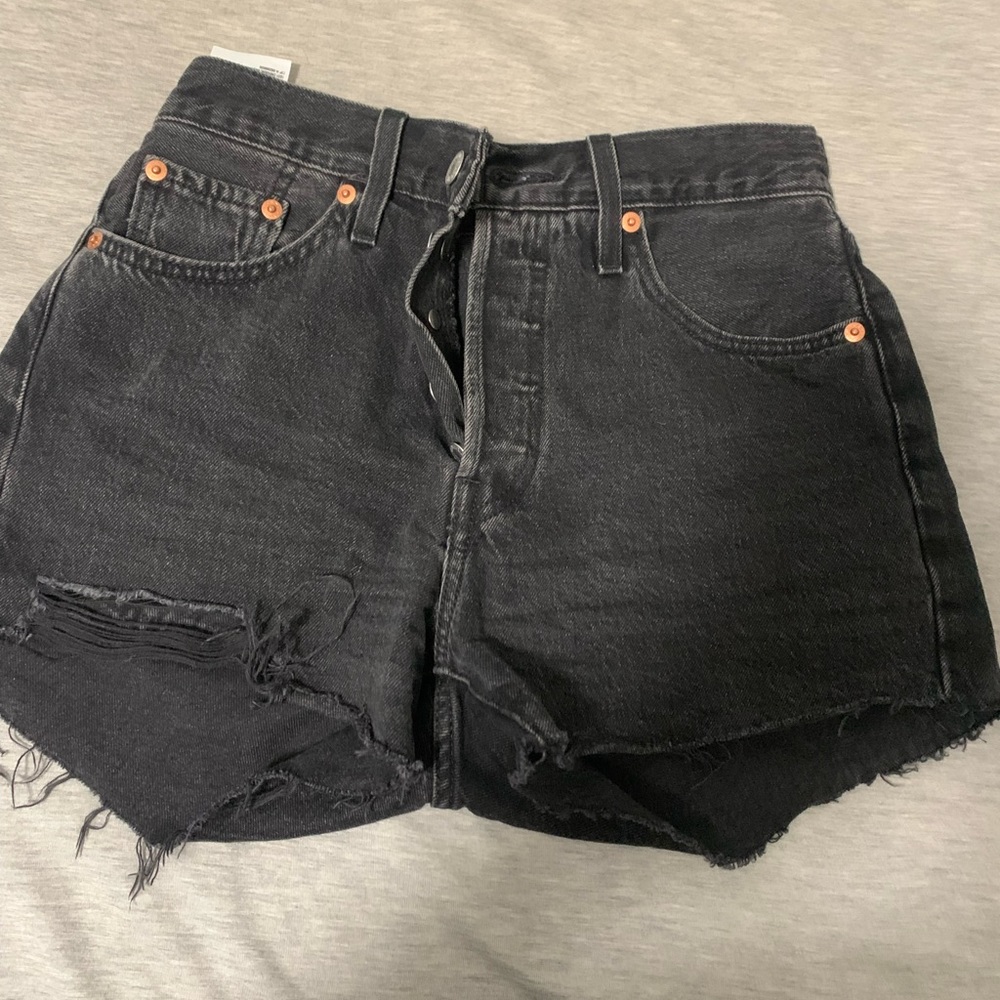 Levis shorts size 25